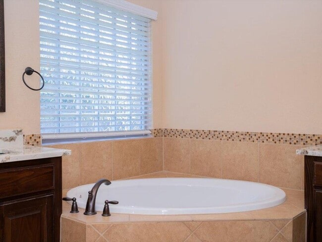 Building Photo - 26618 Camden Chase