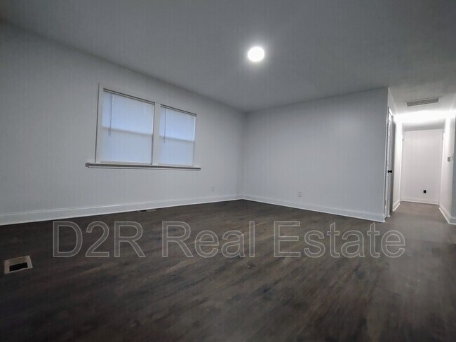 Building Photo - 7911 Southfield Dr