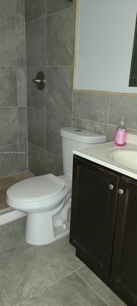 Building Photo - 7 Fanshaw A