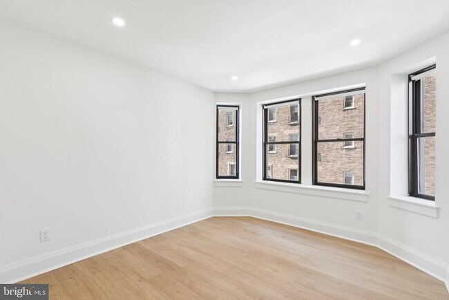 Building Photo - 135 S 19th St