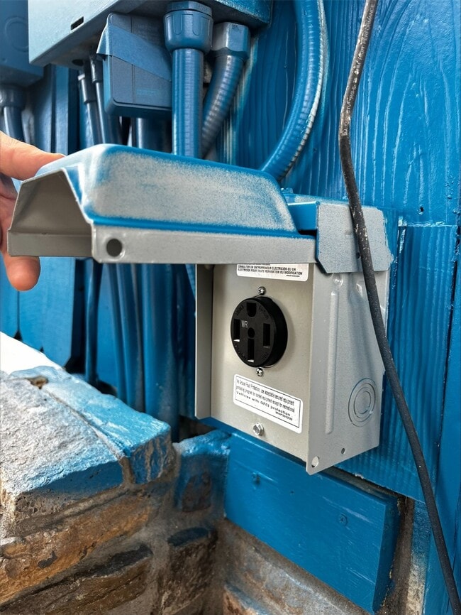 Building Photo - 31155 Old Washington Rd