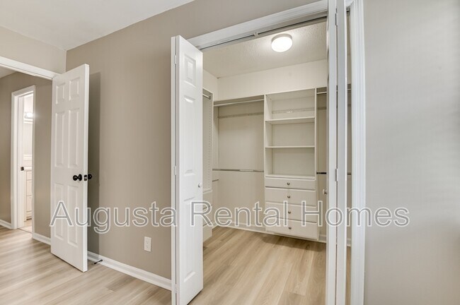 Building Photo - 454 Windtree Pl