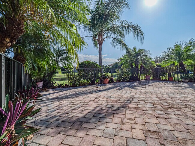 Building Photo - 5520 45th Ave