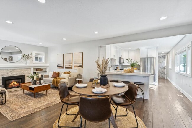 Building Photo - 1041 Yale Ave S