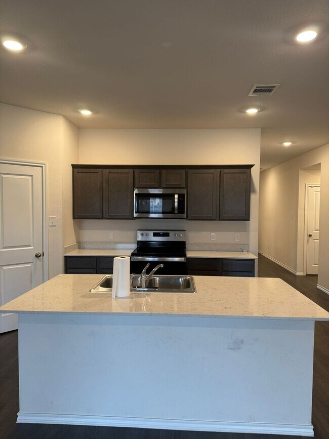 Building Photo - Spacious 4BR House in Aubrey