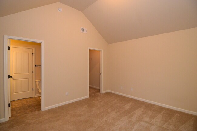 Building Photo - Huge 5 Bed/4 Bath Home Near Ft. Gordon