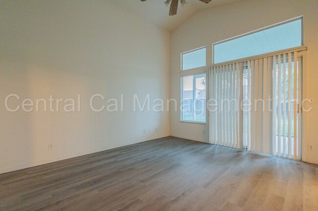 Building Photo - 3 Bedroom/2 Bath Home in RiverLakes - $215...