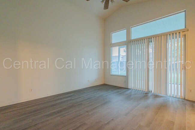 Building Photo - 3 Bedroom/2 Bath Home in RiverLakes - $225...