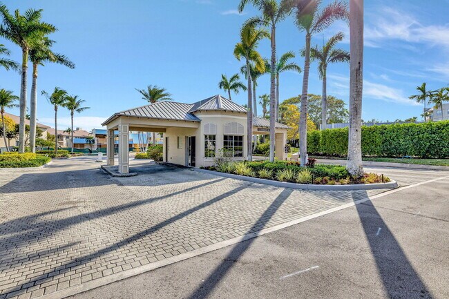Building Photo - 4 Royal Palm Way