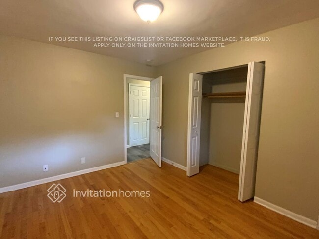 Building Photo - 1869 Oxford St N