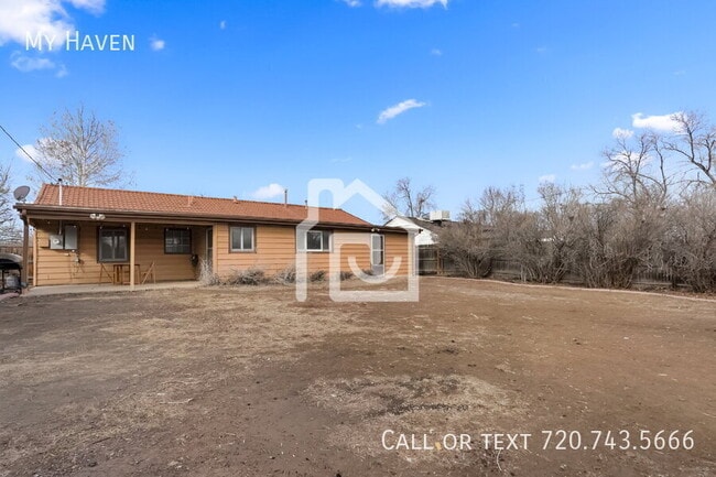 Building Photo - 3032 S Glencoe St