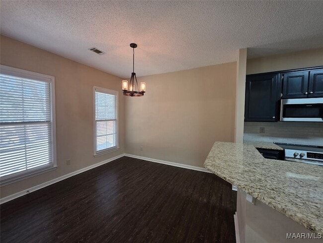 Building Photo - 2230 Kingsbury Dr