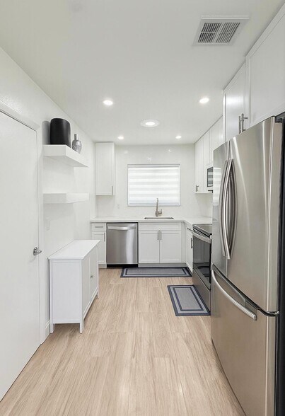 Building Photo - 2055 SE West Dunbrooke Cir