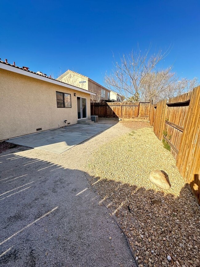 Building Photo - East Palmdale Home in Gated Community