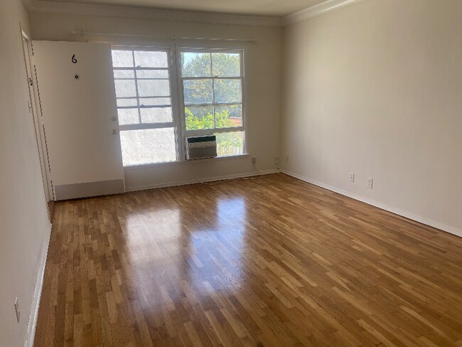 Building Photo - 1466 S Sherbourne Dr