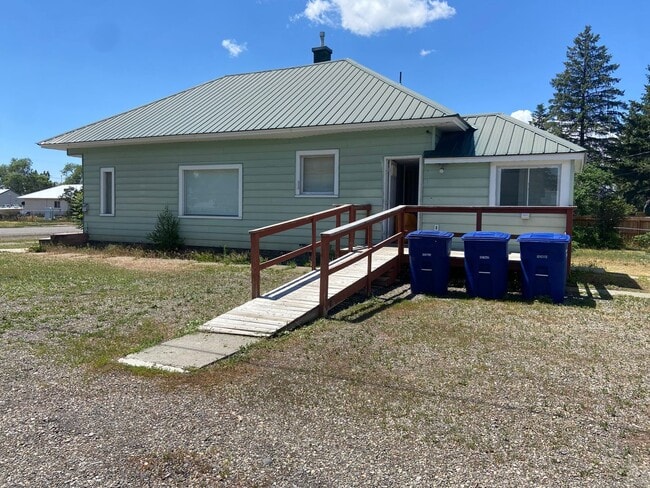 Building Photo - 2 bed 1 bath home in St Anthony