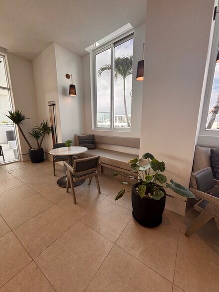 Building Photo - 221 NE 19th St