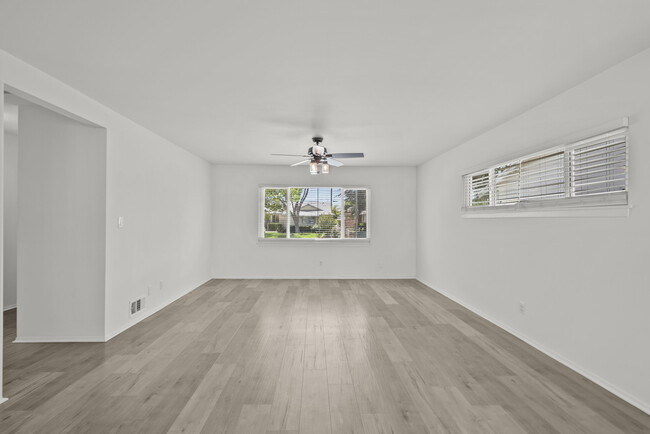 Building Photo - 809 W Ave J 10