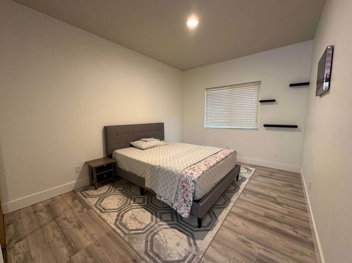 Building Photo - 237 Shadow Dance Dr