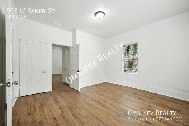 Building Photo - 903 W Baker St