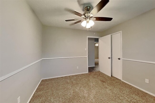 Building Photo - 11914 Osage Park Dr
