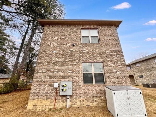 Building Photo - 1510 S Bailey St