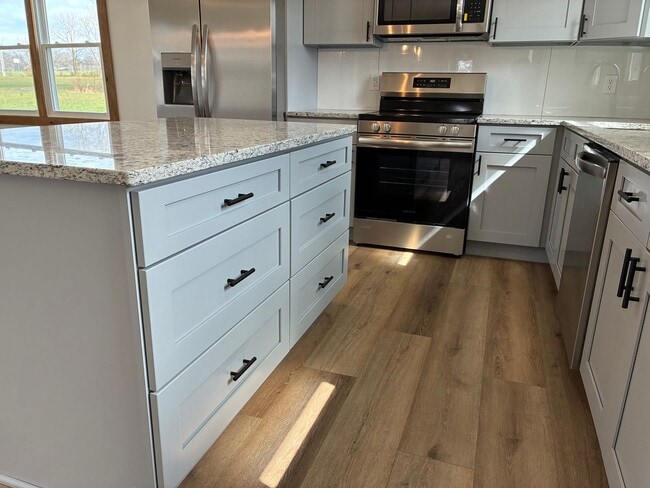 Building Photo - Fully Renovated 3 Bed 1 Bathroom Home with Open Floor Plan