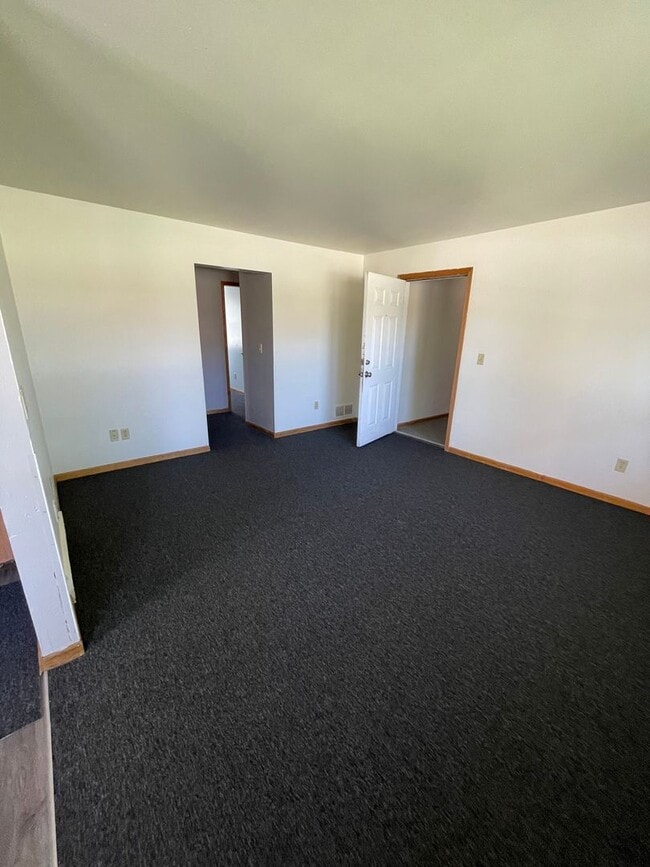 Building Photo - 8809 W Villard Ave