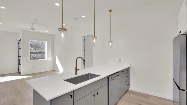 Building Photo - 6802 Montana St