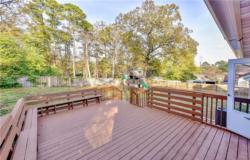 Building Photo - 233 Vivian Dr