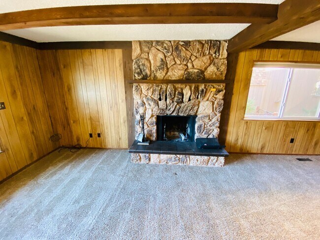 Building Photo - 3 bed 3 bath house for rent in the Tahoe Keys