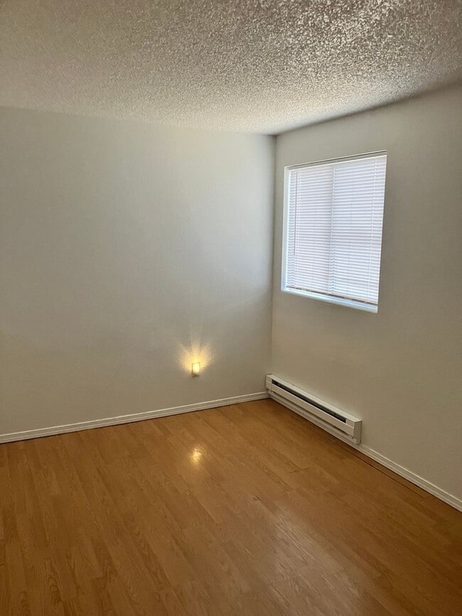 Building Photo - 2429 NE Saratoga St