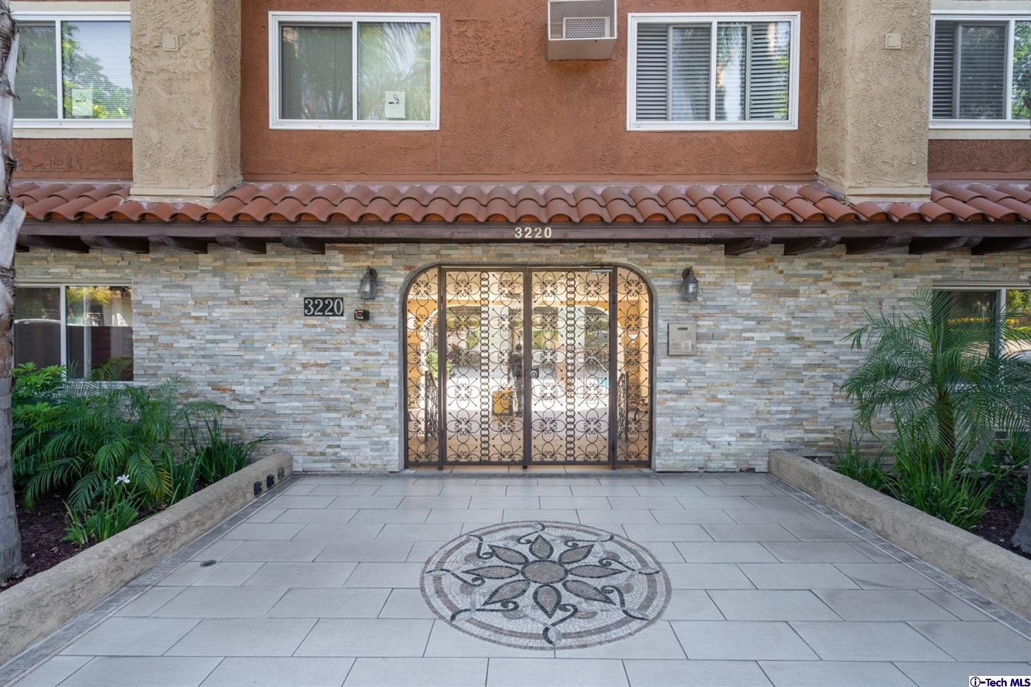 Building Photo - 3220 Altura Ave