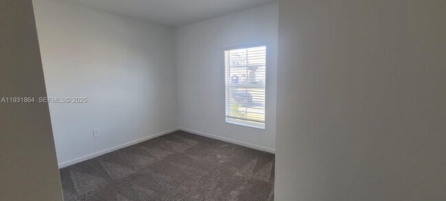 Building Photo - 2031 Punch Bowl Ave