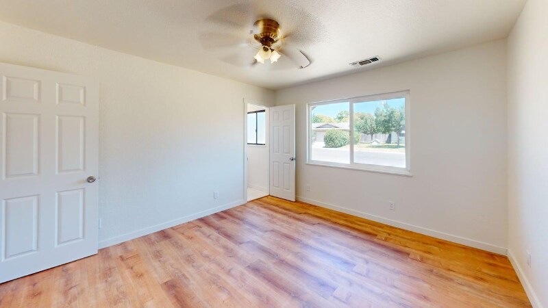 Building Photo - 430 Neil Dr