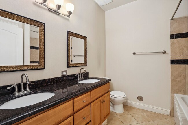 Building Photo - Beautiful Woodridge Home