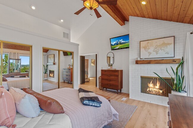 Building Photo - Beautifully Remodeled Execute Home - Parti...