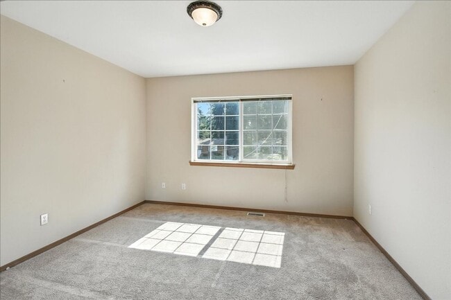 Building Photo - 3bd/2.5ba Everett Duplex