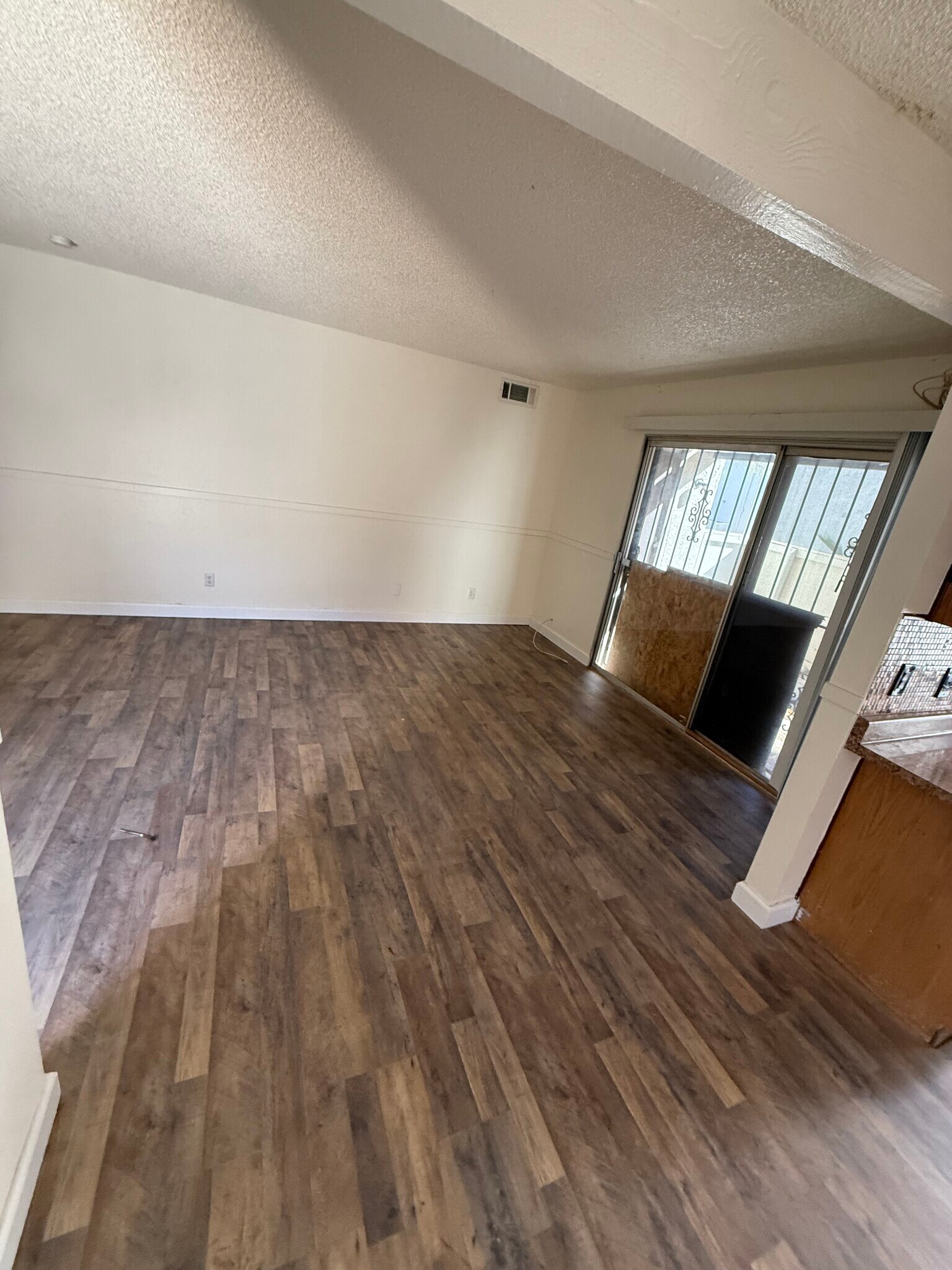 Building Photo - 1405 Vegas Valley Dr