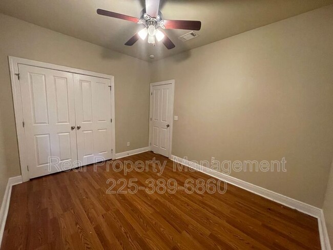 Building Photo - 809 Summer Breeze Dr
