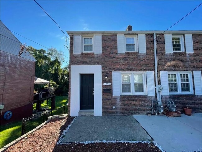 Building Photo - 1255 Shadycrest Dr