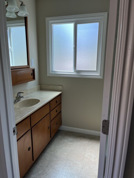 Building Photo - 4148 Kensington Dr