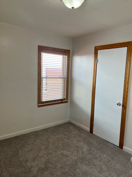 Bedroom 2 - 8634 W Burleigh St