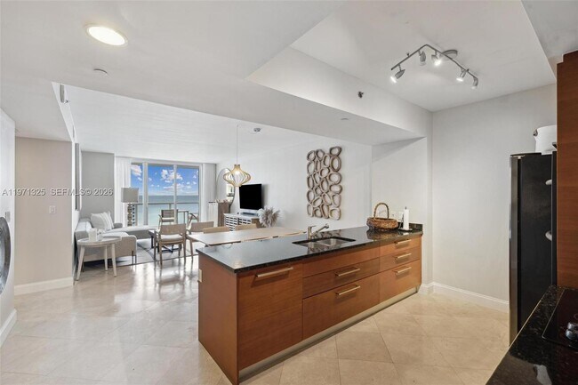 Building Photo - 1830 S Ocean Dr