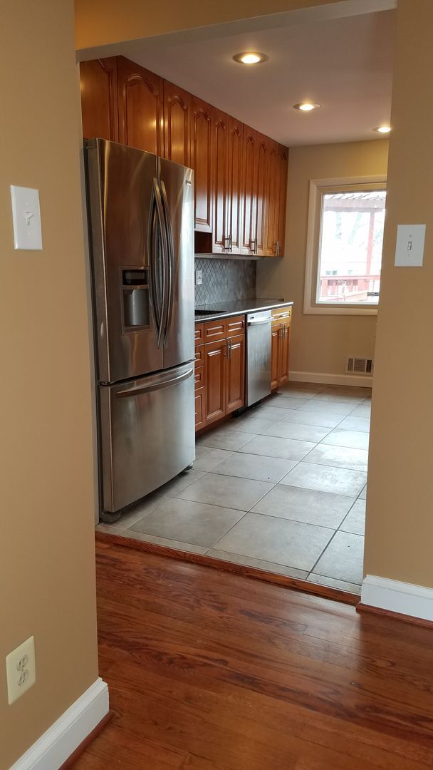 Building Photo - Spacious single family home in established Rockville neighborhood available now!