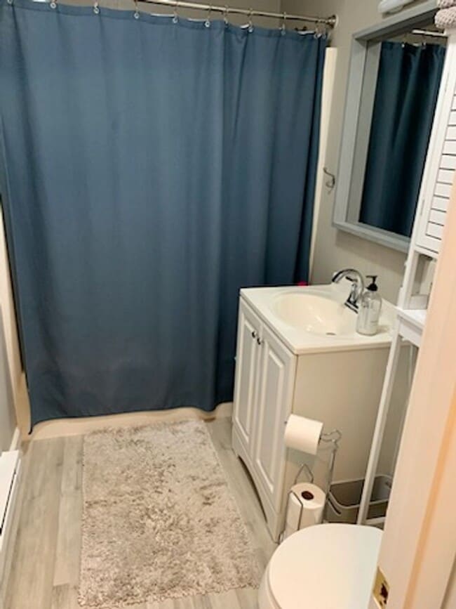 Building Photo - 2 Bedroom, 1 Bedroom Condo Year Round-Sein...