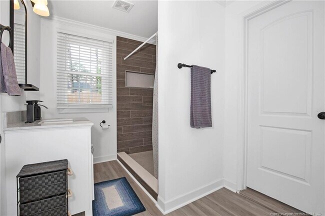 Building Photo - 506 Cross St