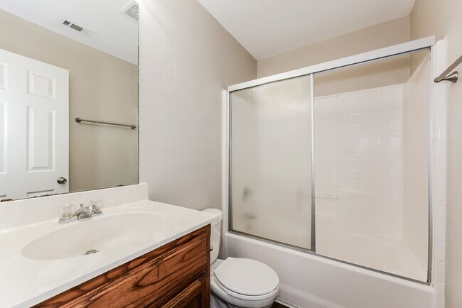 Building Photo - 1217 Maplewood Dr