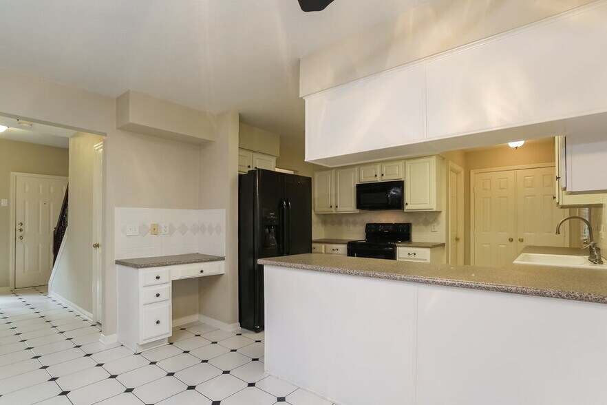 Building Photo - 20914 Lake Park Trail