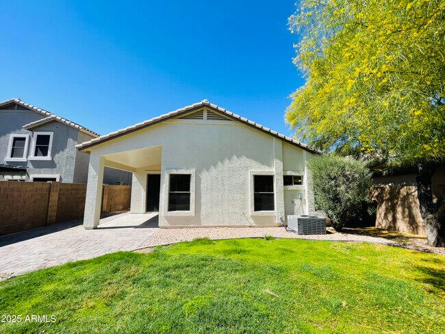 Building Photo - 841 E Lovegrass Dr